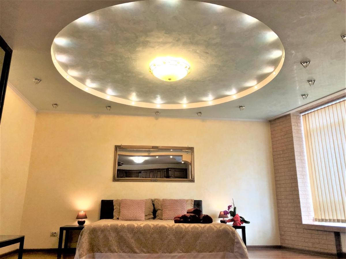 VIP апартаменти з видом на озеро Киев Экстерьер фото